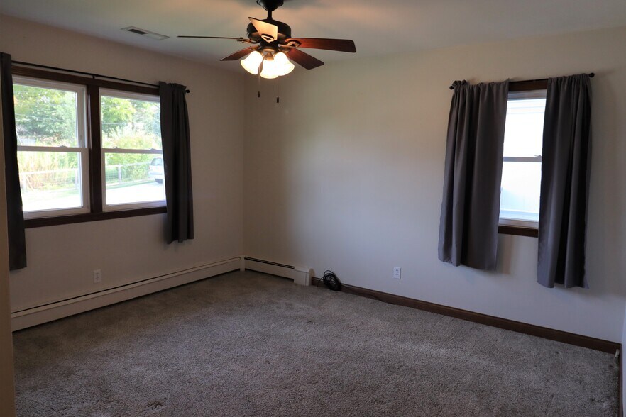 Building Photo - 3020 Lindale St