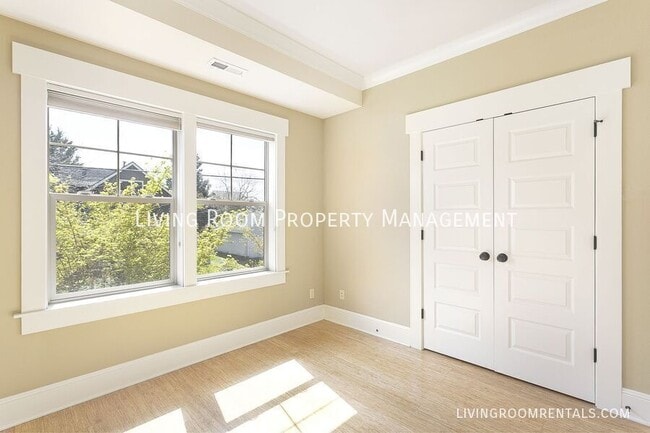 Building Photo - 2635 NE Sumner St