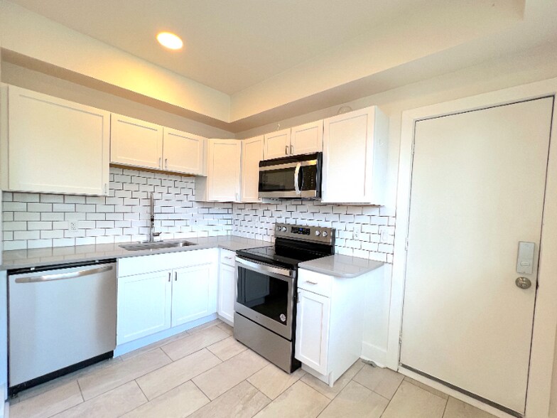Building Photo - 2835 23rd St