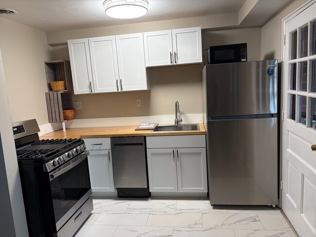 Building Photo - 1575 N Colonial Ter