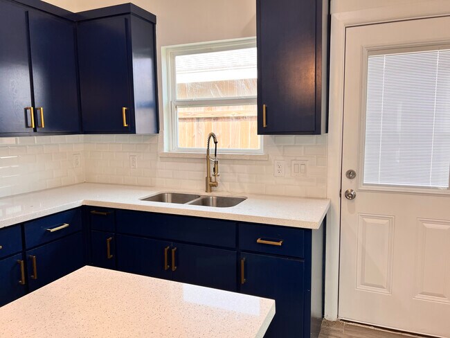 Building Photo - 2206 Taxco Ct