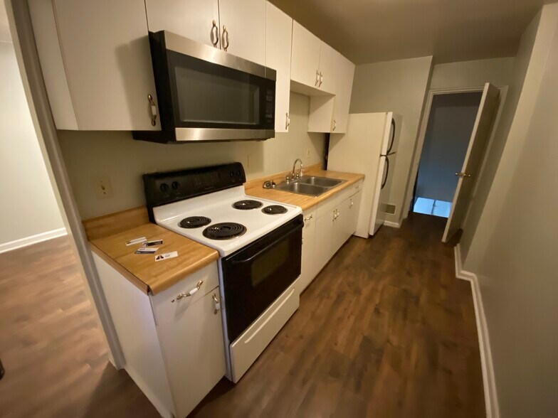 Kitchen - 123 Madison Dr
