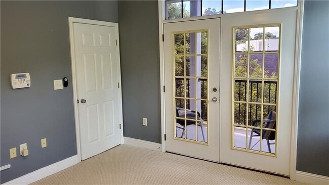 Building Photo - 1307 Stratford Commons