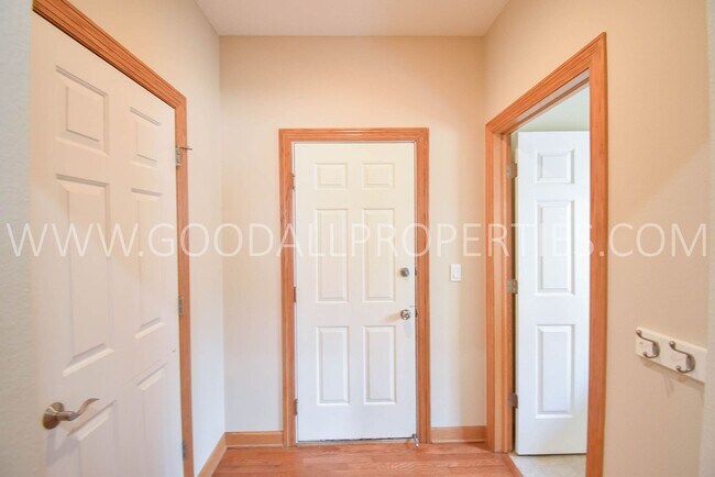 Building Photo - Executive Home with 4 Bedrooms, 2.5 Bath I...