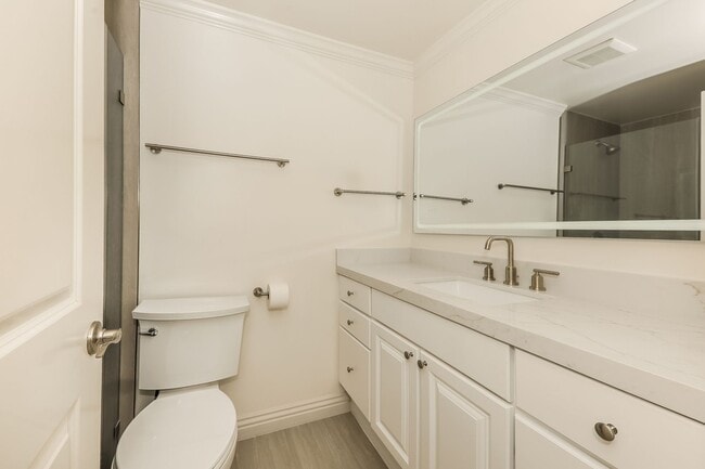 Building Photo - 210 33rd St