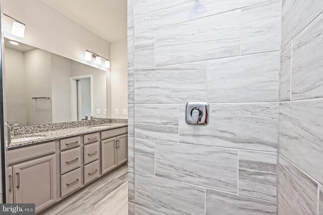 Building Photo - 4404 Fair Lakes Ct