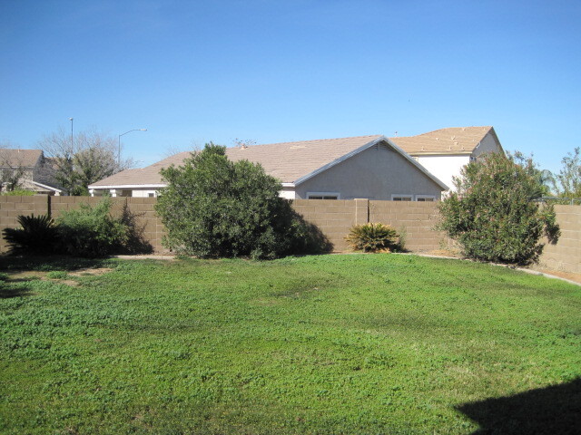 Building Photo - 2946 S Del Rancho Cir