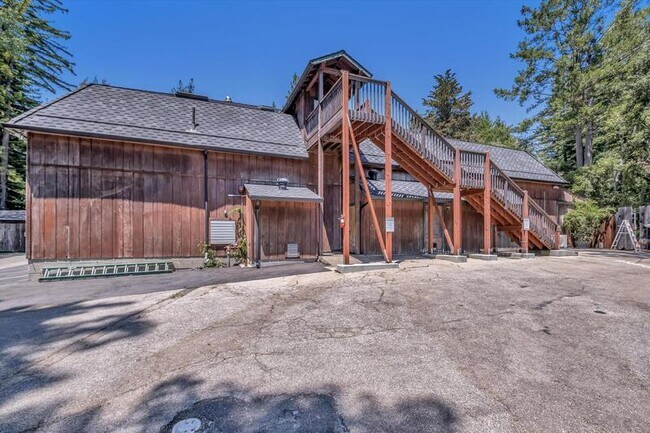 Building Photo - 10 Pine Flat Rd
