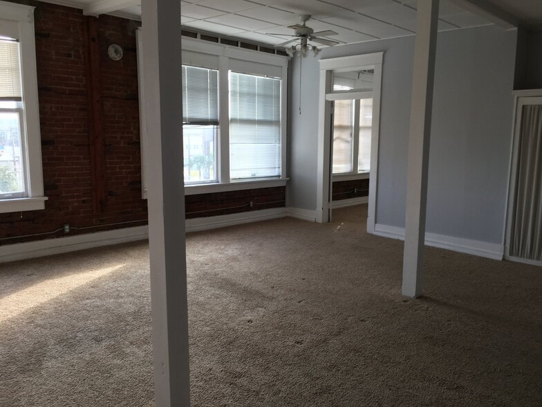 Building Photo - 524 23rd St