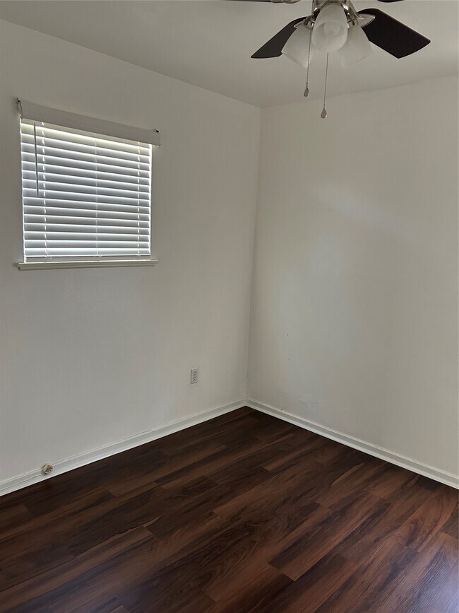 Building Photo - 5522 Thrush Dr