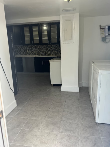 Building Photo - 3120 SW 12th Pl