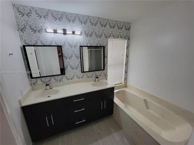 Building Photo - 928 Falling Water Rd