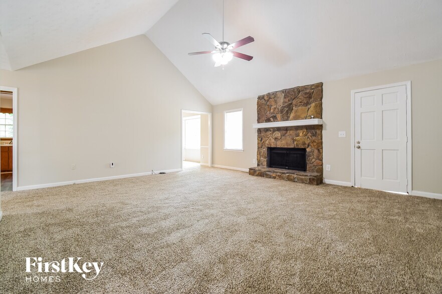 Building Photo - 1930 Fernwood Dr