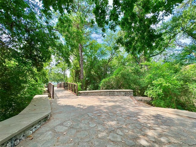 Building Photo - 15200 Memorial Dr