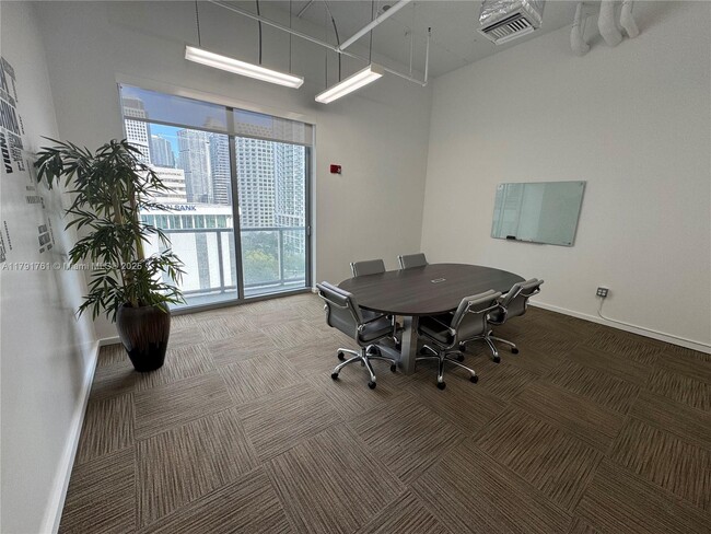 Building Photo - 1060 Brickell Ave
