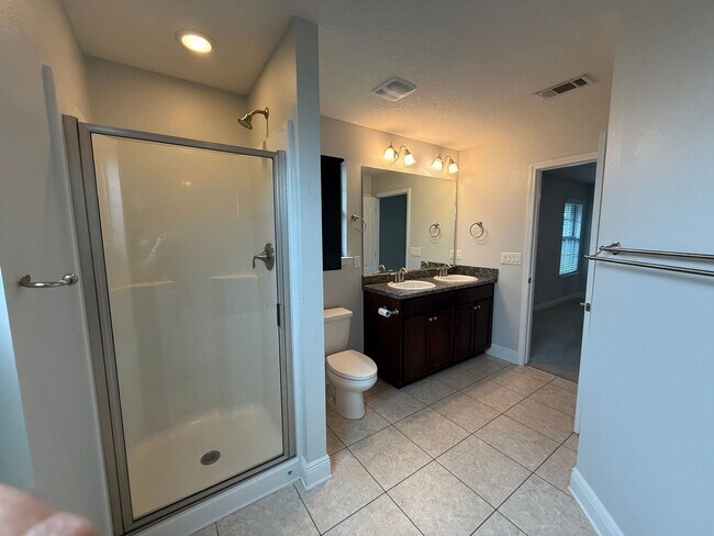 Building Photo - Pensacola - Weatherstone - 4 bedroom, 2 bathroom - w/ lawn care included