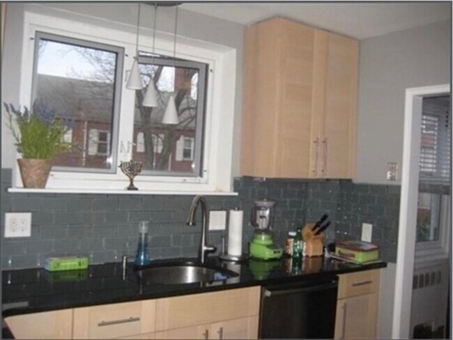 Building Photo - 136 Boylston St