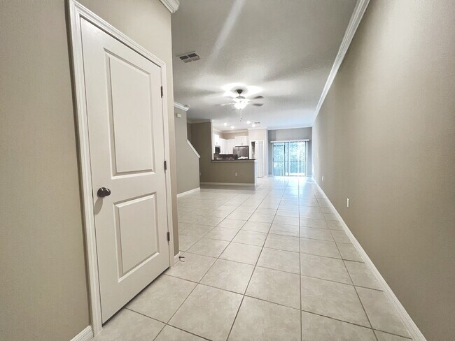 Building Photo - "Charming Gated community 3-Bed Retreat with Lake View & Granite Touches in Lutz!"