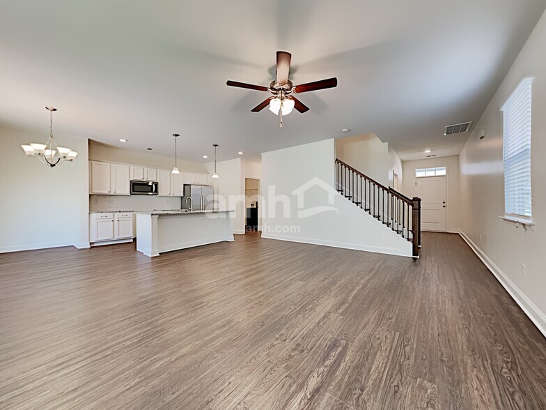 Building Photo - 303 Bering Ln