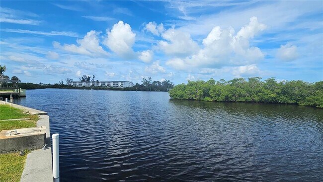 Building Photo - 1210 Maryknoll Rd