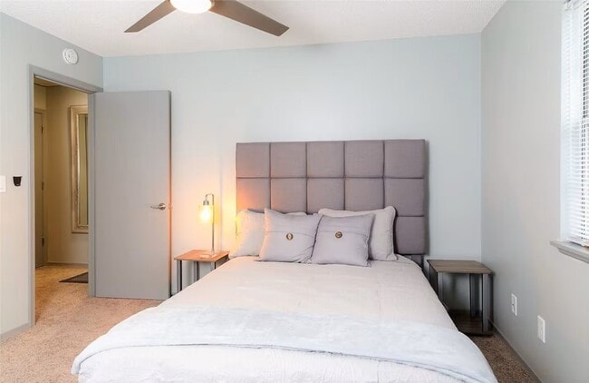 Building Photo - 106 NW Park St