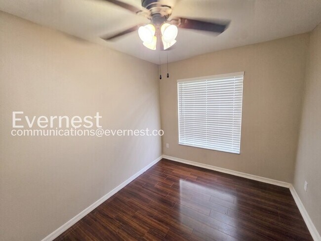 Building Photo - Limited Time Special Offer / 4 Bed/2 Bath Home with Garage / Pet-Friendly / Vouchers Accepted / A...