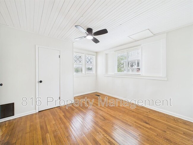 Building Photo - 633 S Fuller Ave