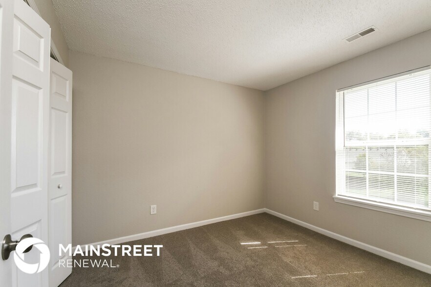 Building Photo - 265 E Pine Ridge Dr