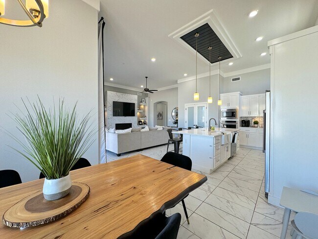 Building Photo - 14701 Tierra Mirage Ave