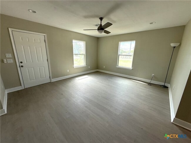 Building Photo - 1851 Connell St