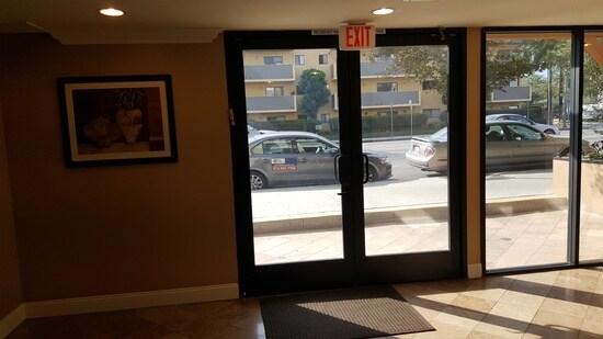 Building Photo - 6938 Laurel Canyon Blvd
