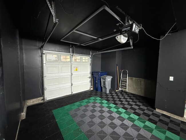 Building Photo - 19102 20th Dr SE