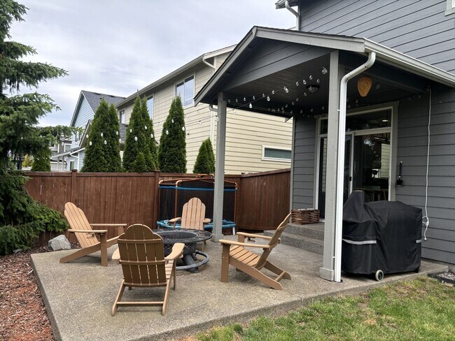 Building Photo - Stunning 4 Bed Yelm Home with Vaulted Ceilings & Modern Amenities!