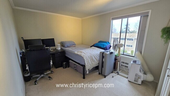 Building Photo - 11010 NE 68th St