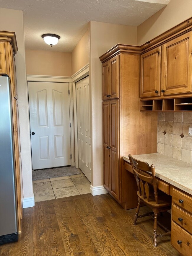 Building Photo - **$100 OFF FIRST MONTHS RENT!** Stunning 5 bed 3.5 bath twin-home on the Rexburg Hill