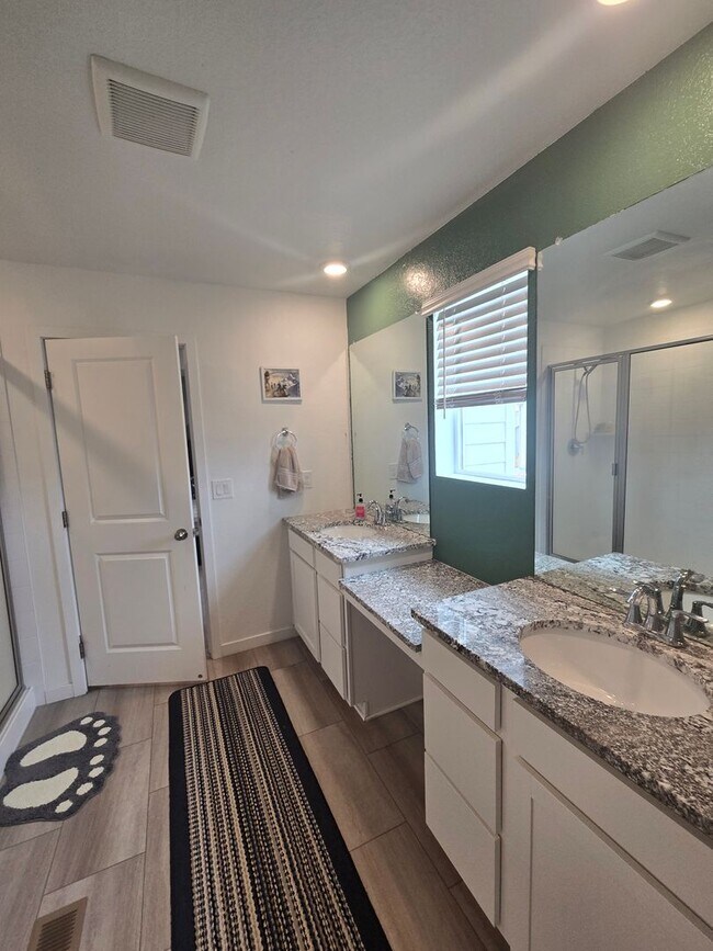 Building Photo - Built in 2021 Spacious Home with 4 bedroom...
