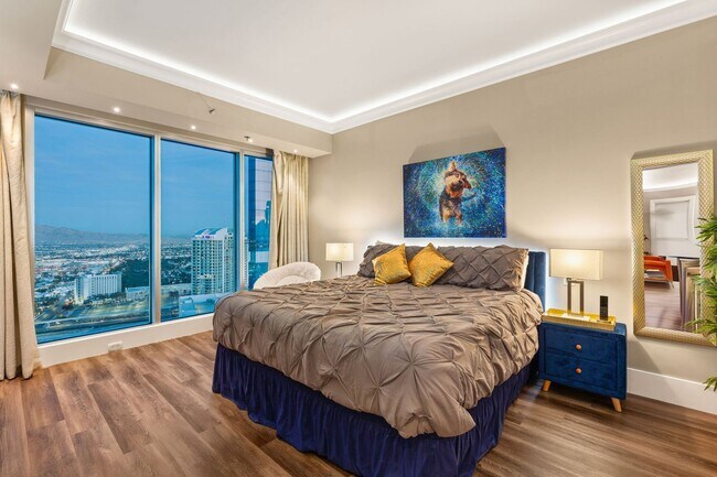 Building Photo - Sky Las Vegas 3705-City/Mtn views from this Stunning 2Bd/2Ba Residence