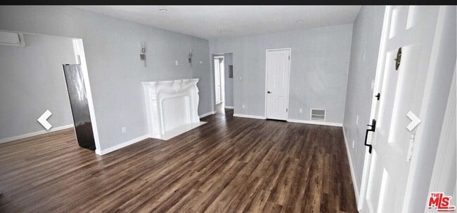 Building Photo - 164 S Elm Dr