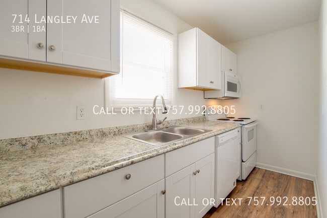 Building Photo - 714 Langley Ave