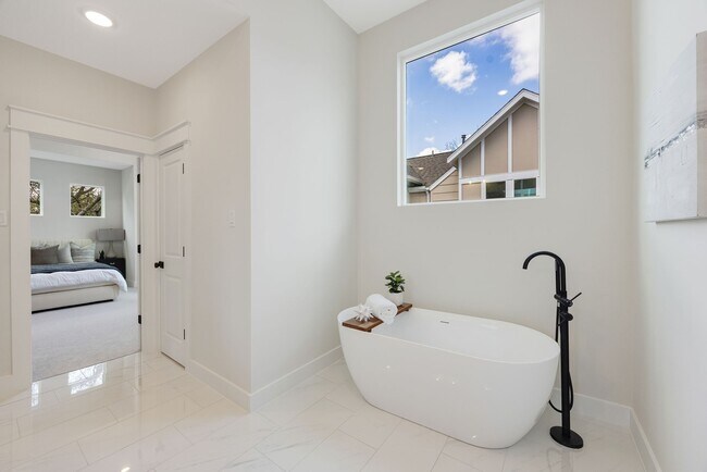 Building Photo - 9311 Montridge Dr