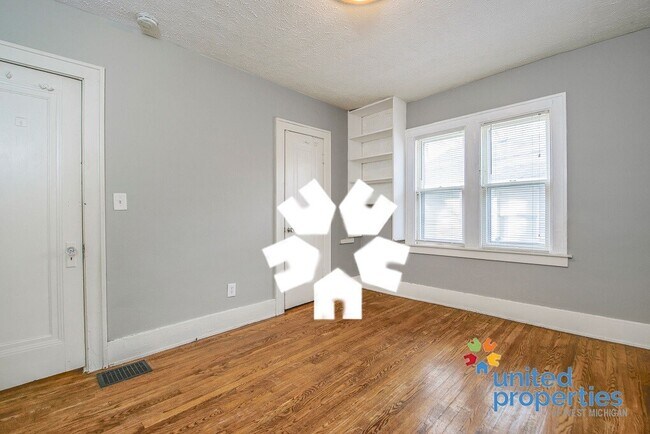 Building Photo - 416 Oakdale St SE