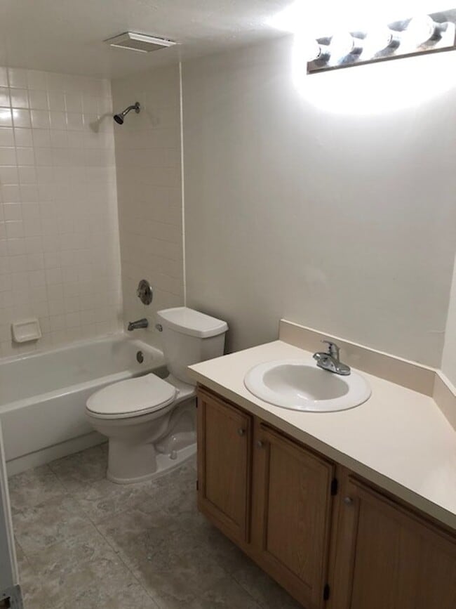 Building Photo - 9648 Windsor Gardens Ln