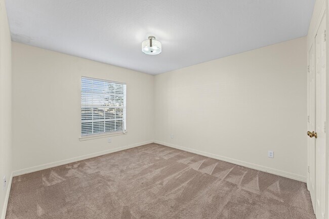 Building Photo - 1914 Rosebay Ct