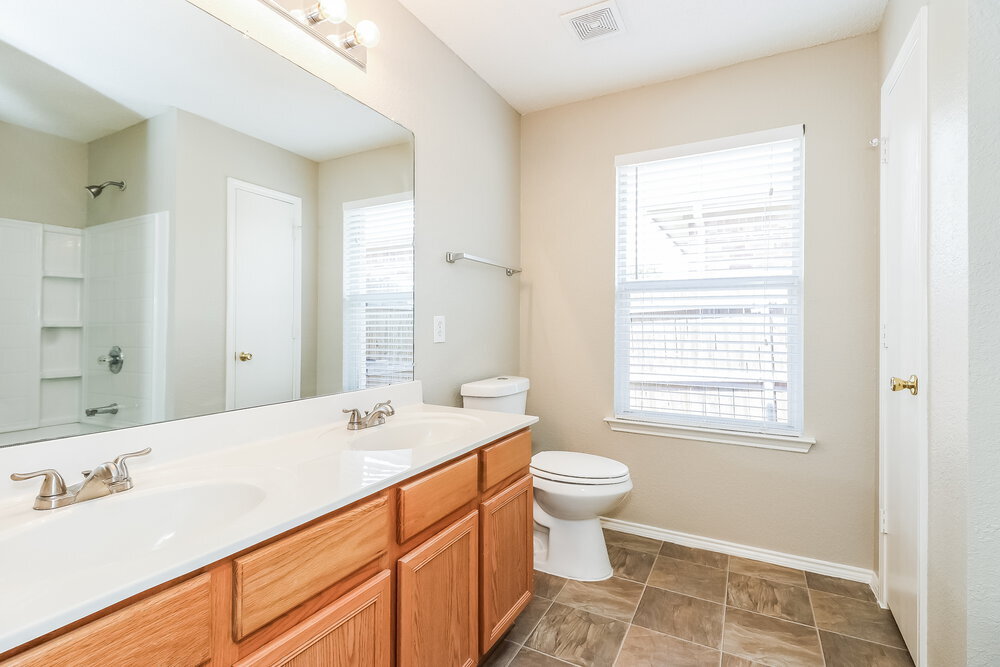 Building Photo - 7948 Meadow View Tr