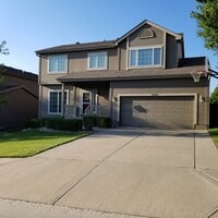Building Photo - 4 Bedroom Millard Home!