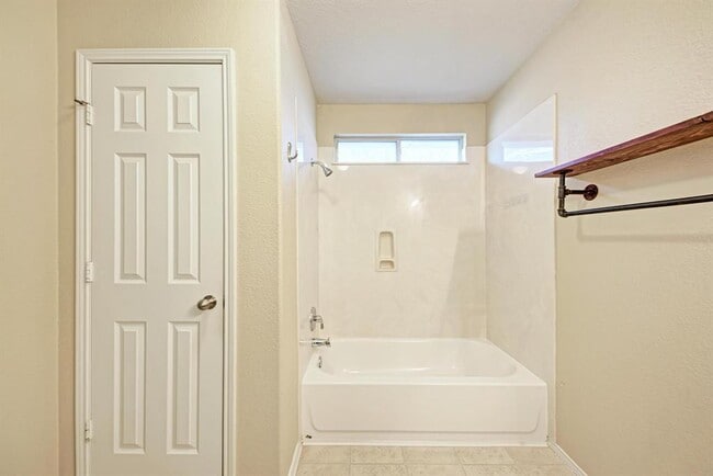 Building Photo - 921 Dexter Dr