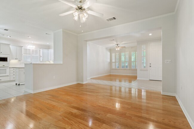 Building Photo - 102 Teacup Cove