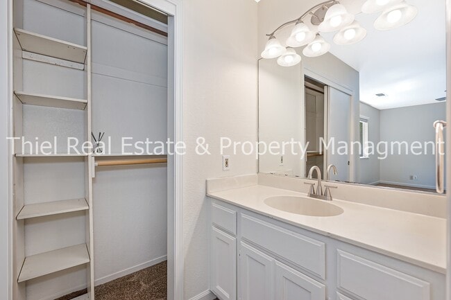 Building Photo - 2277 Knollwood Dr