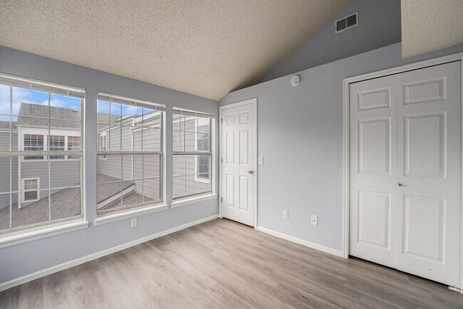 Building Photo - Lake Views in the City! **Move-In Special**
