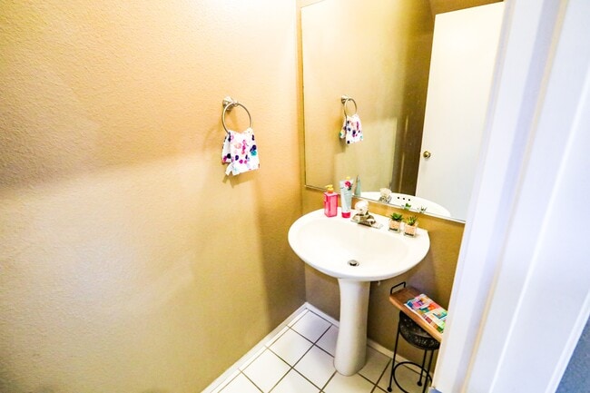 Building Photo - 401 Sanibelle Cir